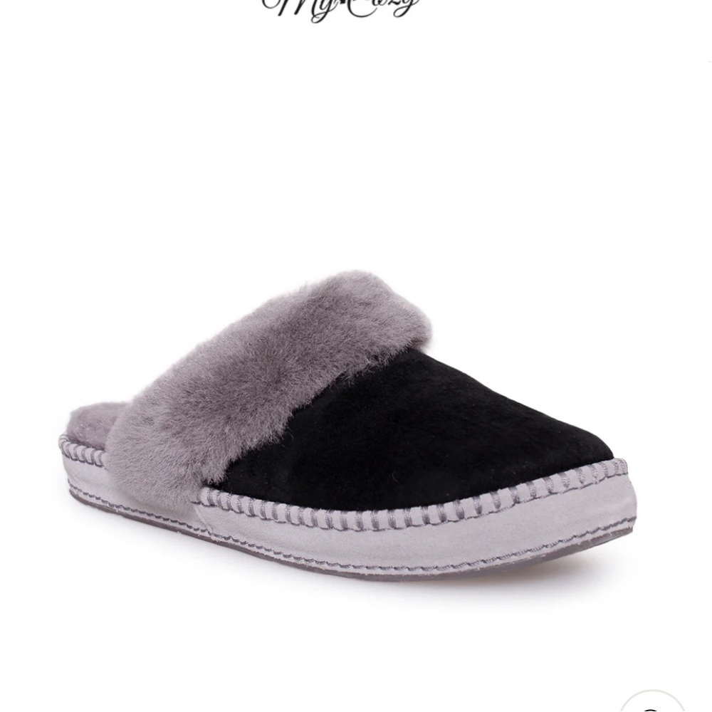 UGGS Aira Women's Black and Gray Slippers